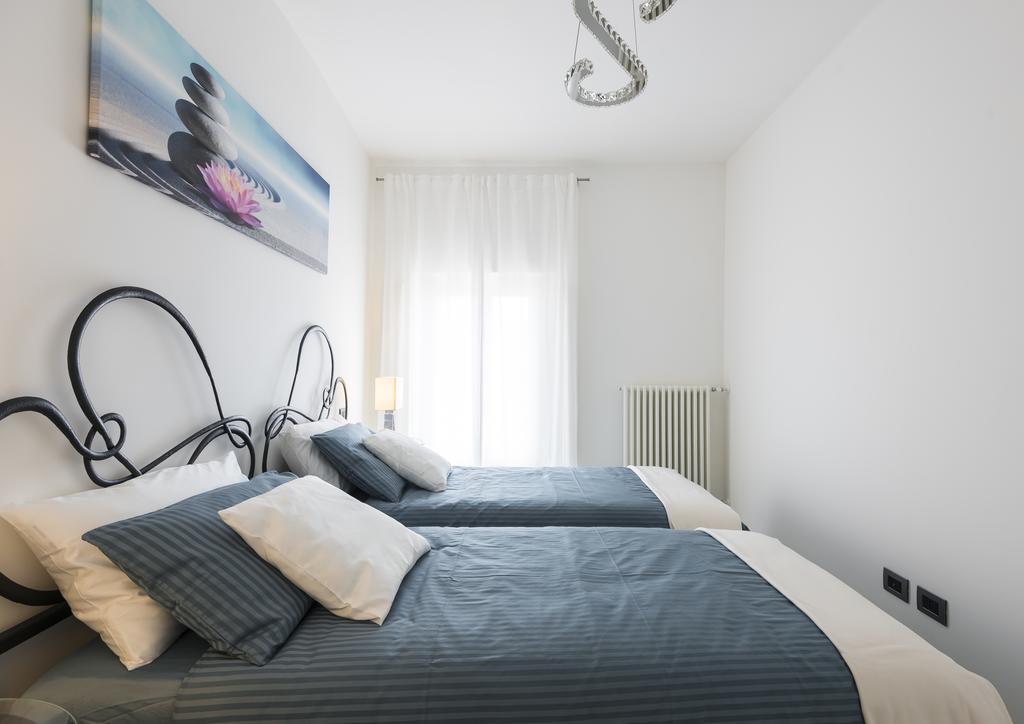 Attico Del Duomo Apartman Modena Kültér fotó